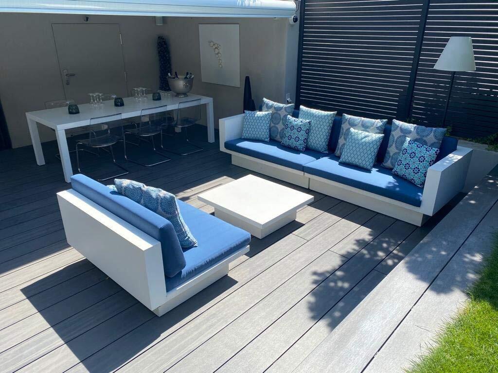 Outdoor-Lounge am Pool – Ansicht 2