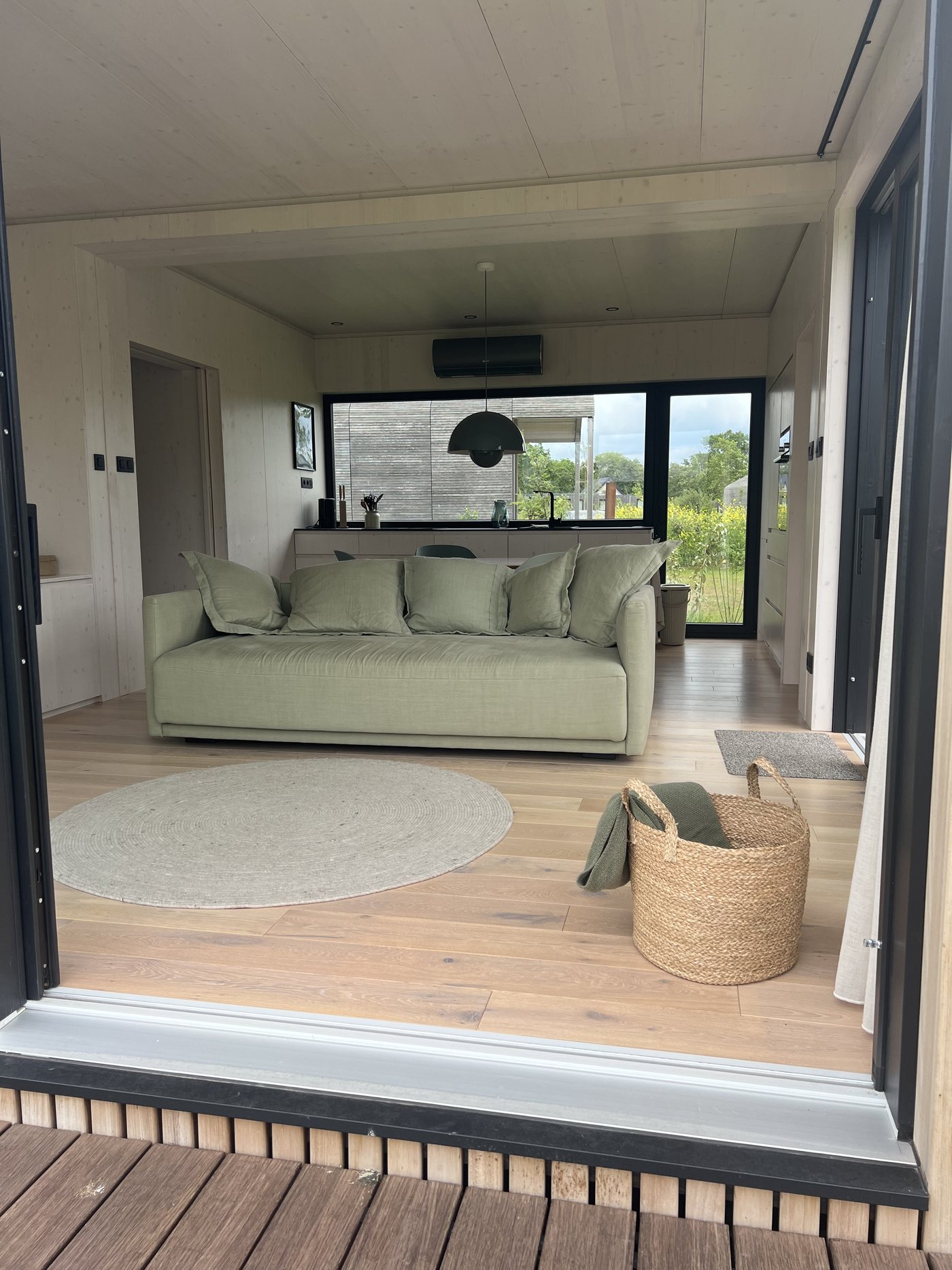Fassade des Tiny House am Tag