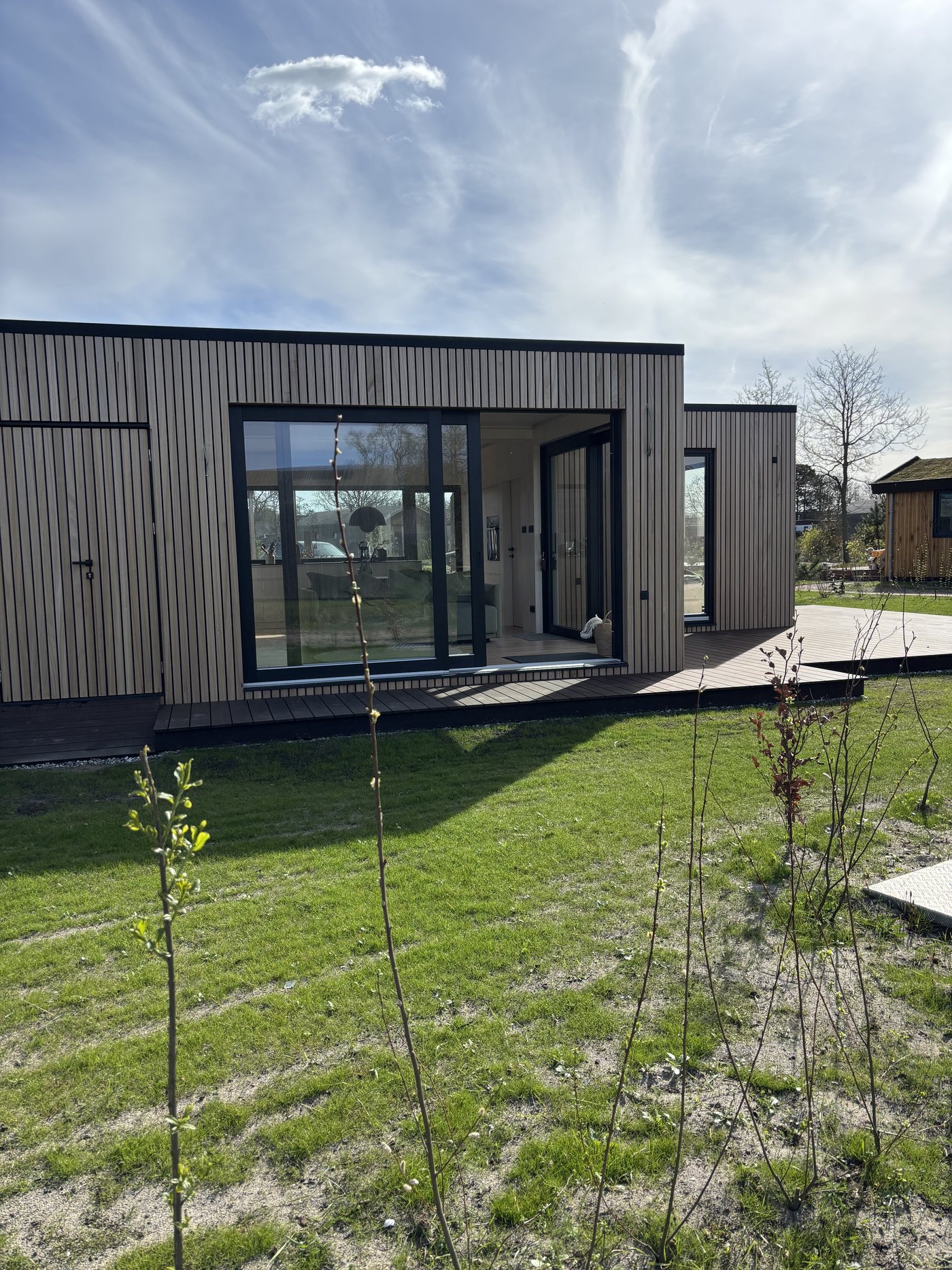 Fassade des Tiny House mit Terrasse